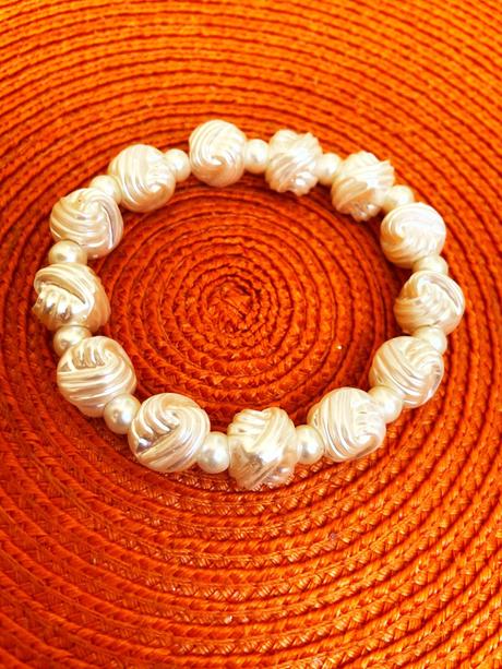 Perleťový náramok, 