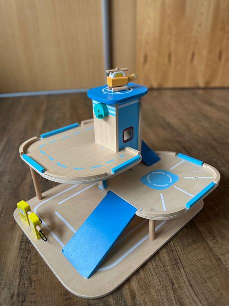 Drevenný parkovací dom tchibo, 