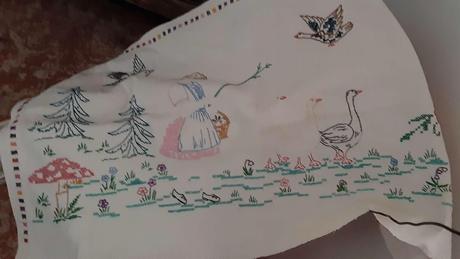 Výšivka na ľanovom plátne,