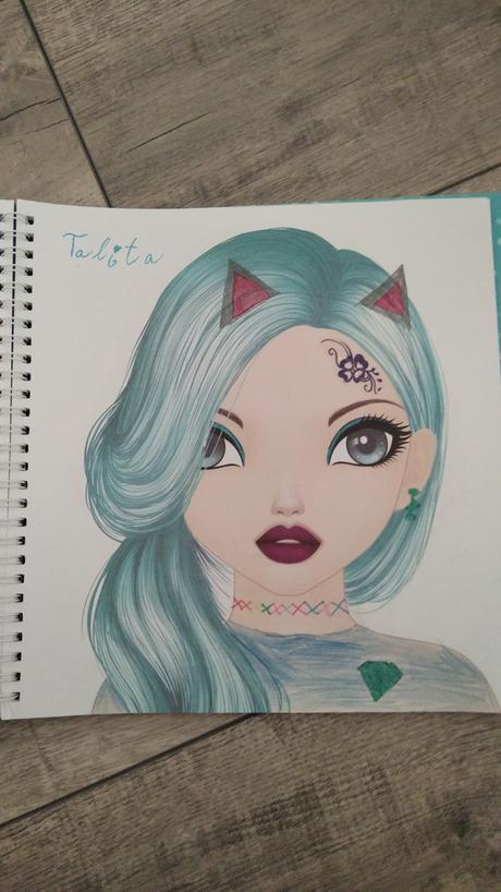 Top model make up designer,