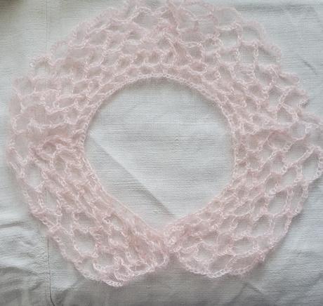 Háčkované goliere,