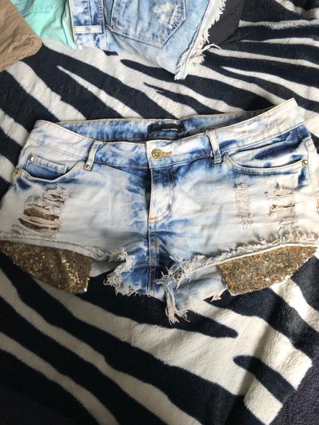 Kraťasy so zlatými flitrami, tally weijl,40