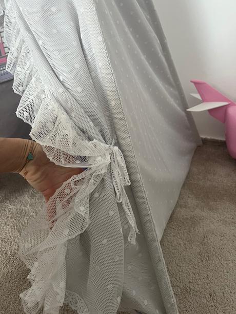 Cozydots teepee stan s krajkou, čipkou a volánmi,