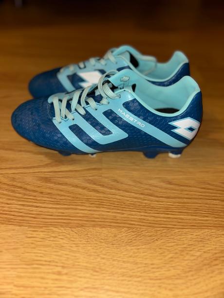 Chlapčenské kopacky, 36