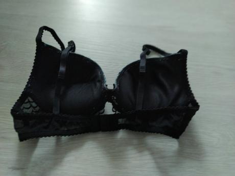 Dámska podprsenka., 75b