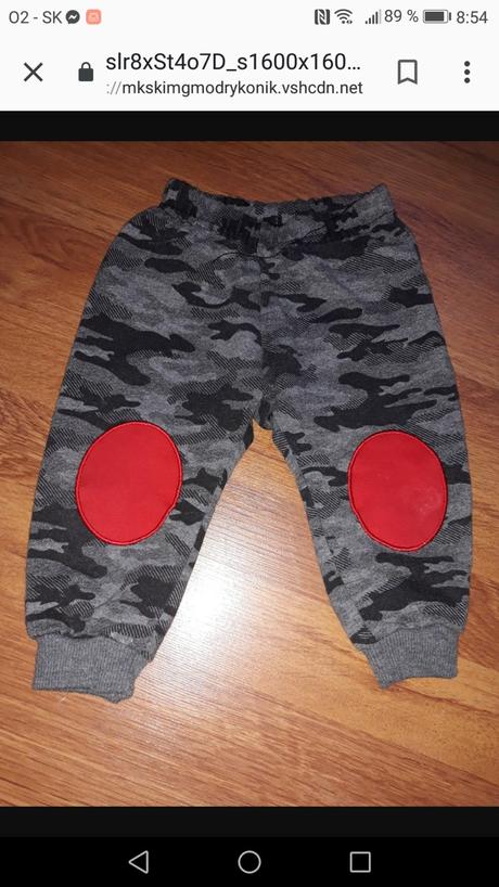 Maskačové tepláčiky, 74