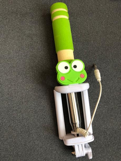 Selfie tyč so žabkou,