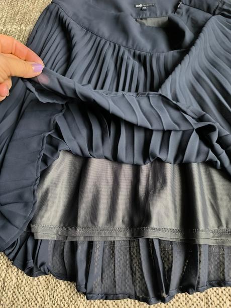 Plisovaná sukňa, 44