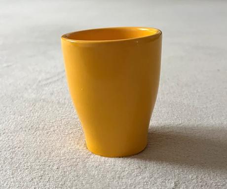 Žltý keramický kvetináč, 