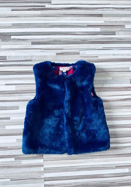 Krásna kožušinová vesta, 92