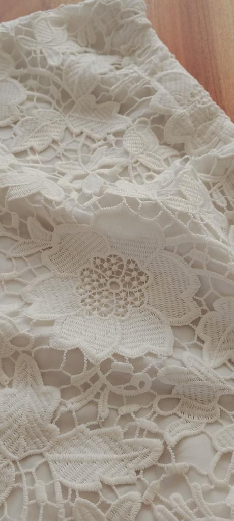 Čipkovaná sukňa 140, 140