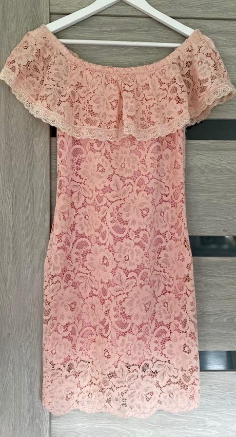 Dámske šaty na ramená, s