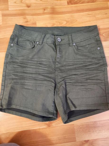 Strečové šortky, 36