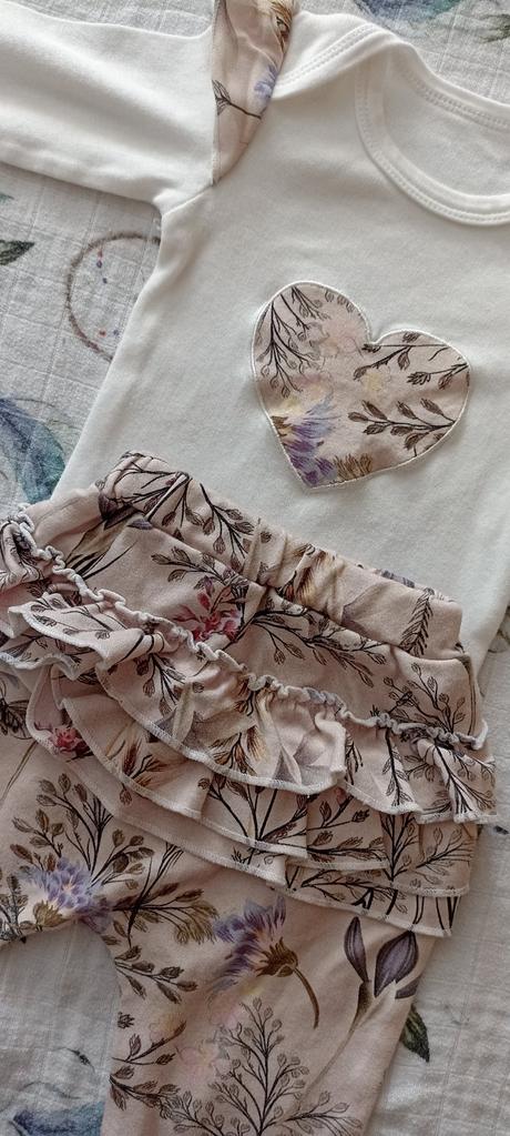 Set body a legín s volánikmi, 80