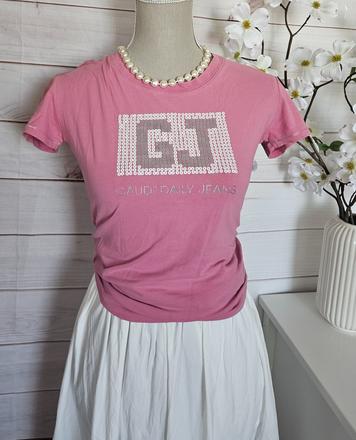 Pekné tričko gaudi, gaudi,s