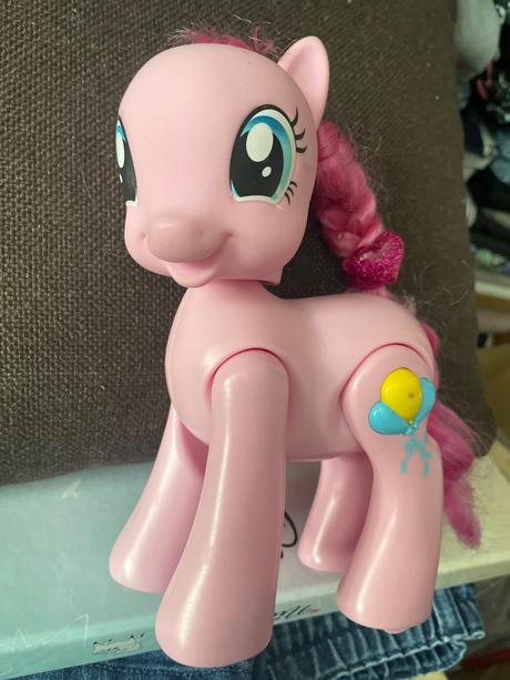 Rozprávajúci pinkie pie,