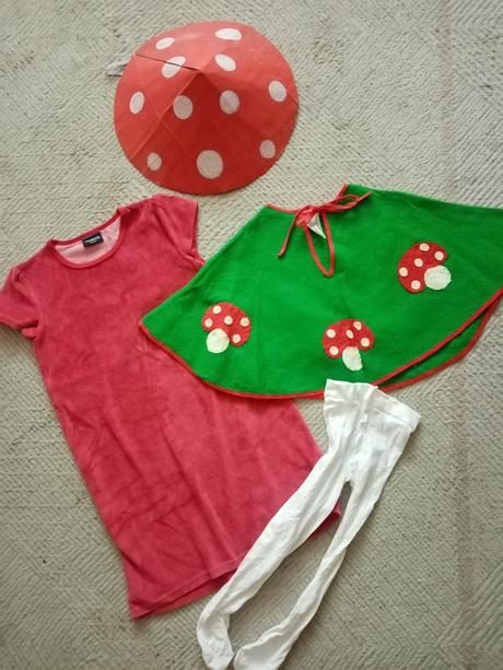 Maska na karneval muchotrávka,