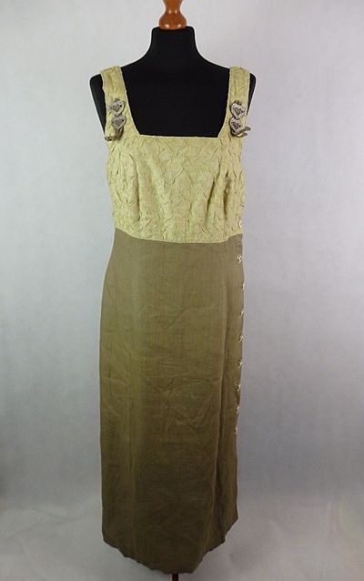 Luxusné krojové šaty, 42