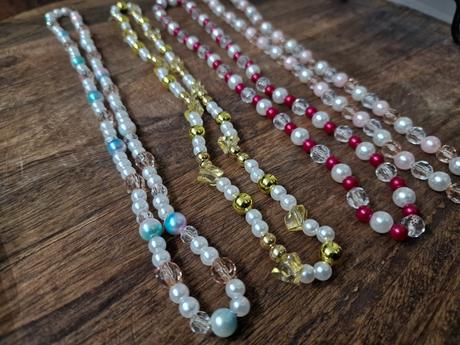 Naramky a nahedelniky na venčekovú slavnost,