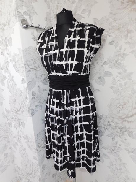 Pekne kvalitne šaty, 36