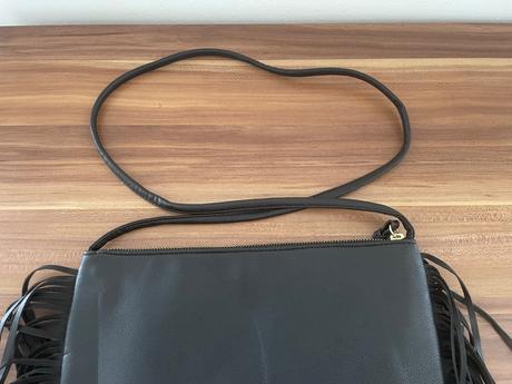 Kabelka so strapcami,