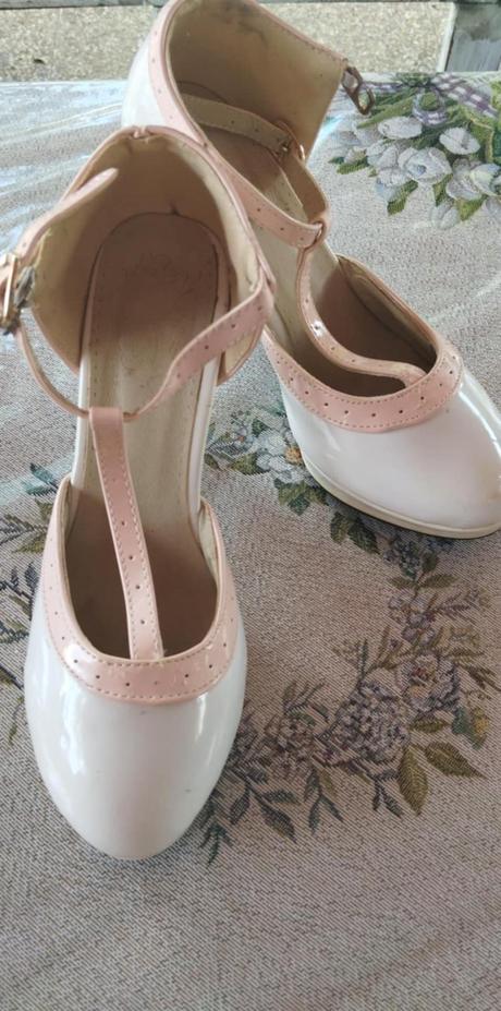 Elegantné lakované lodičky s t-remienkom, 36