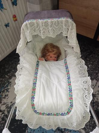 Starožitný kočiarik pre bábiky, 