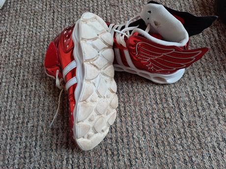 Svietiace topanky, 32