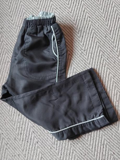 Nohavice pre chlapca, 104