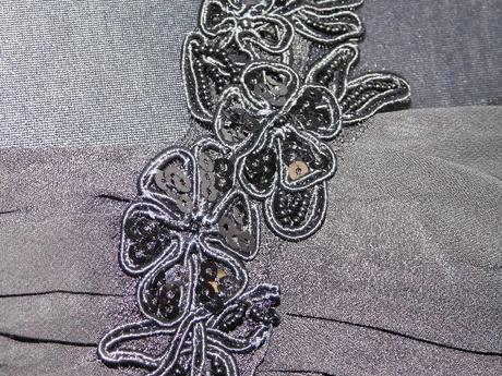 Pekne slavnostne saty, 36