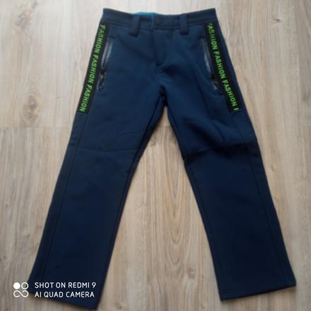 Softvérové nohavice, 122