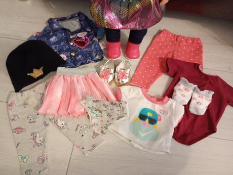 Staršia sestrička baby born s príslušenstvom, 
