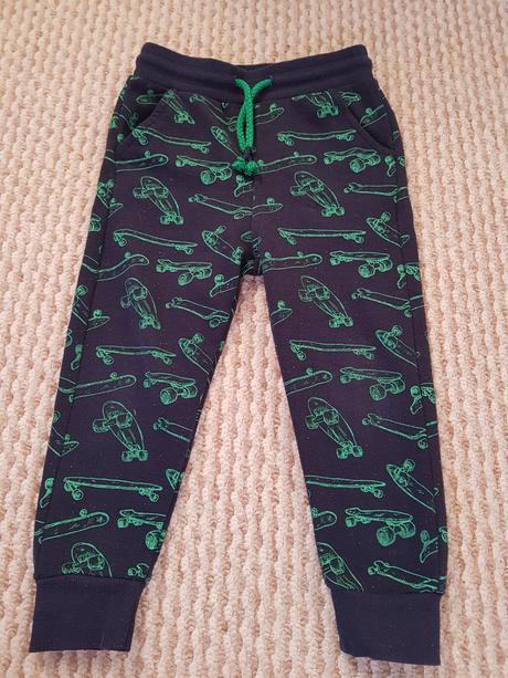 Reserved tepláky, reserved,104