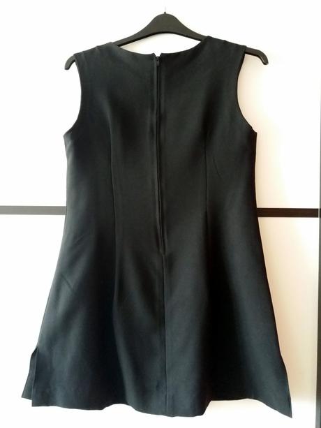 Čierne spoločenské šaty a-čkového strihu, l