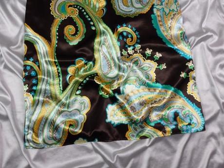 Kvalitné saténové šaty, m