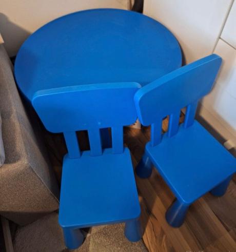 Stôl so stoličkami ikea, 