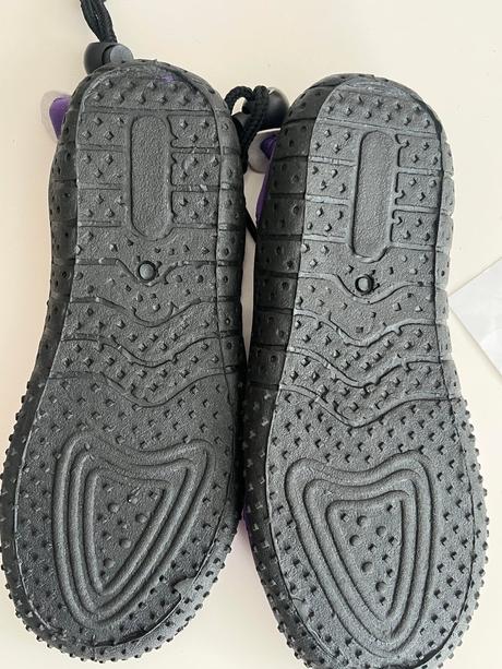 Na kúpanie do vody topánky, 33