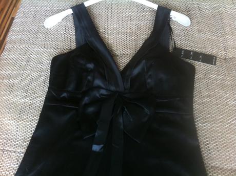 Cierne saty nenosene, s