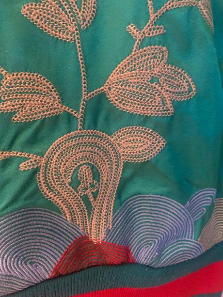 Vyšívaná bunda, s