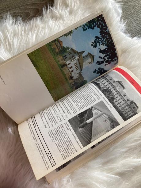 Hrady, zámky a kaštiele na slovensku (1990),