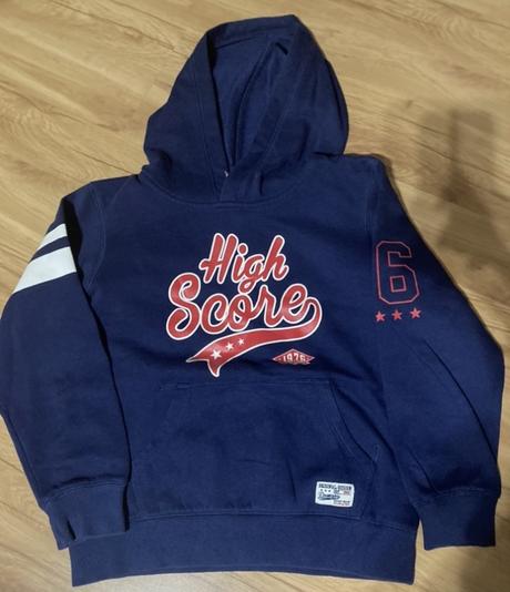 Hrubšia mikina, 146