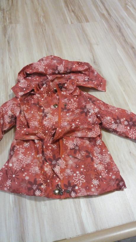 Dievčenská bundička, 98