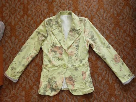 Žlte kvietkované sako, l