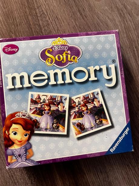 Sofia prvá kostym a pexeso, 