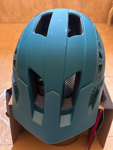 Ciklisticka prilba, l / m