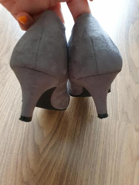 Sivé semišové lodičky s nitmi č.39, 39