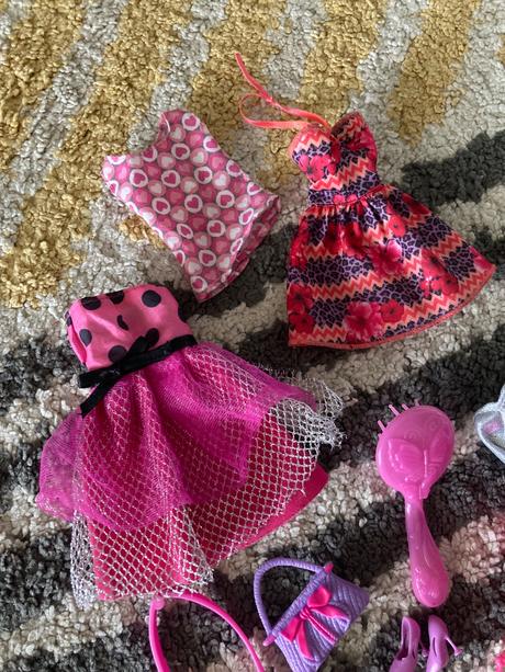 Šaty a doplnky pre barbie, 
