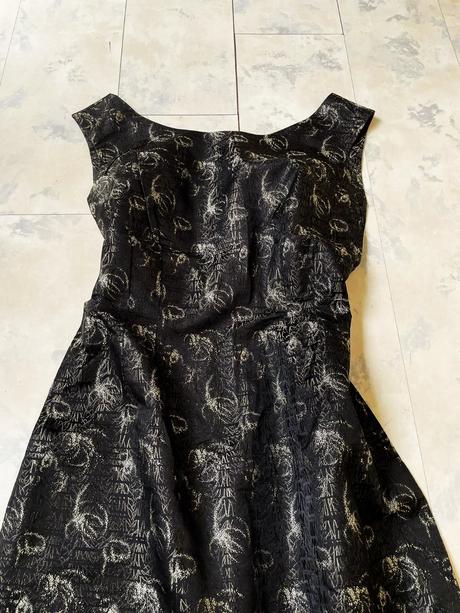 Spoločenské šaty, l