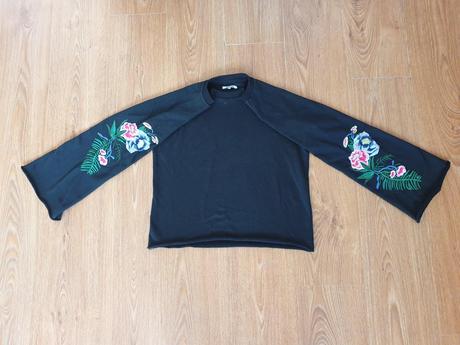 Mikina s vyšívanými rukávmi, gate,s