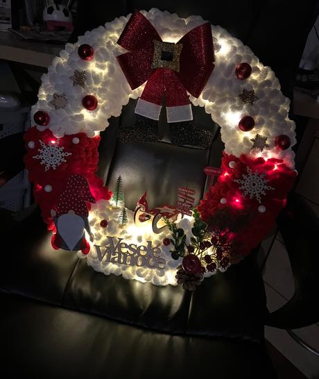 Vianočný veniec z puffy vlny xxl - červený, 